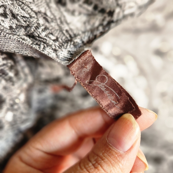 Jessica Womens Elegant Black and Gray Patterned Scarf - Picture 5 of 9